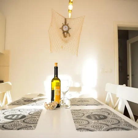Sea Breeze 110m2 Family Near Sibenik Apartment *