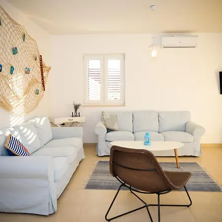 Sea Breeze 110m2 Family Near Sibenik Apartment *