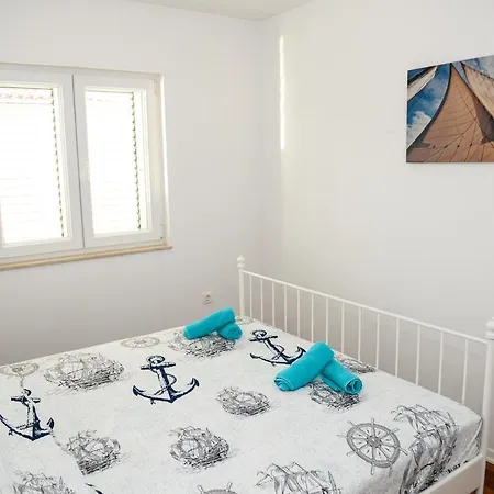 Sea Breeze 110m2 Family Near Sibenik