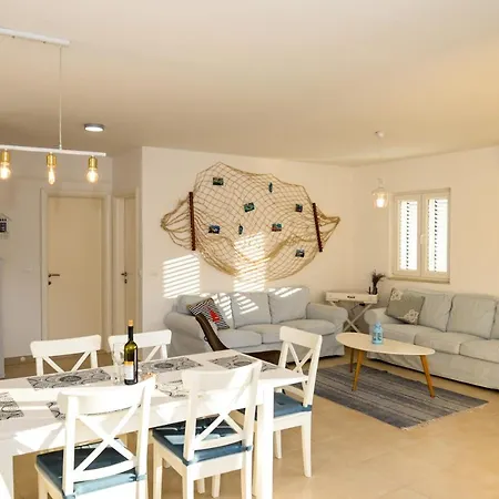 Sea Breeze 110m2 Family Near Sibenik Apartment *