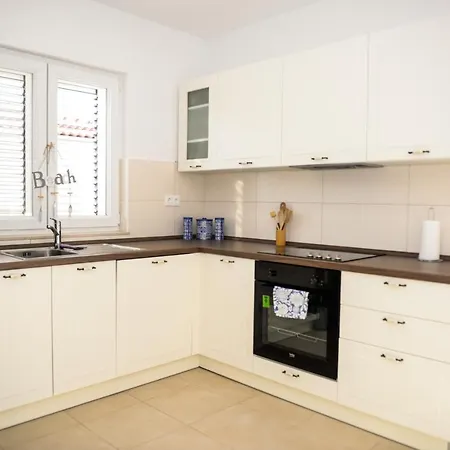 Apartment Sea Breeze 110m2 Family Near Sibenik