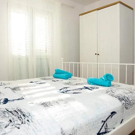 Sea Breeze 110m2 Family Near Sibenik Zaboric