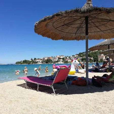 Sea Breeze 110m2 Family Near Sibenik Apartment Zaboric